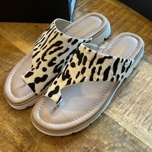 NEW | Donald J Pliner HAILY Snow Leopard Calf Hair‎ Leather Toe Loop Sandals 7.5